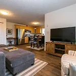 Cozy Renovated Oasis W Private Terrace & Parking