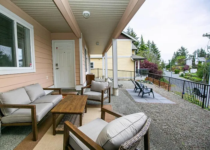 Cozy Renovated Oasis W Private Terrace & Parking