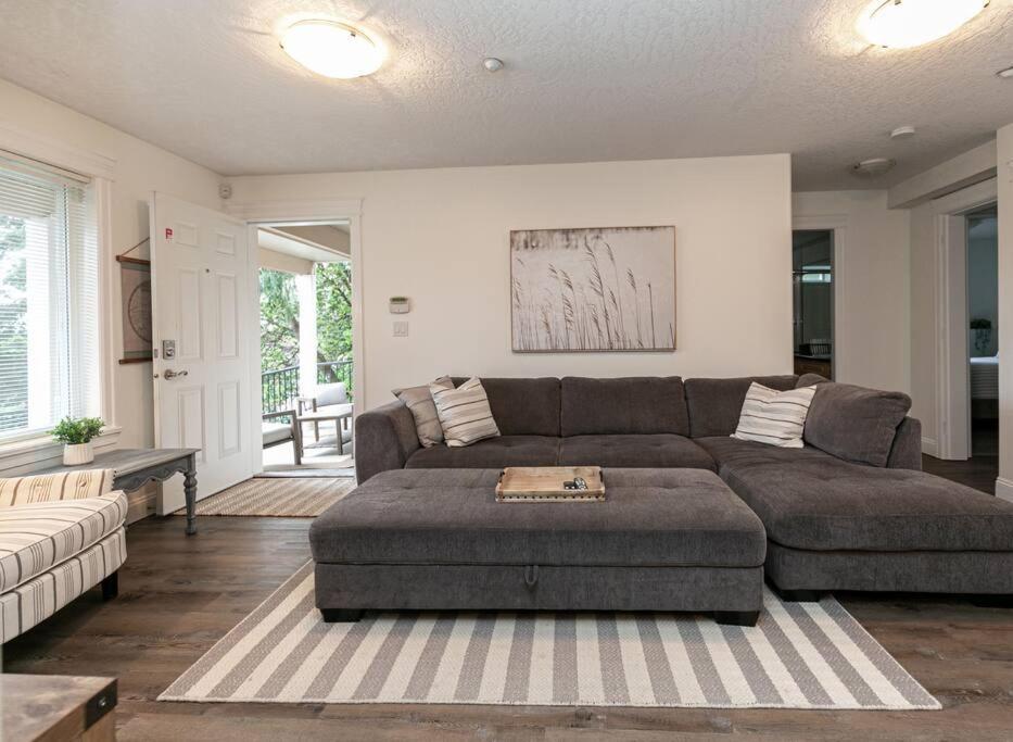 Cozy Renovated Oasis W Private Terrace & Parking Dom wakacyjny