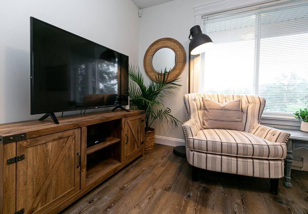 Cozy Renovated Oasis W Private Terrace & Parking Dom wakacyjny *